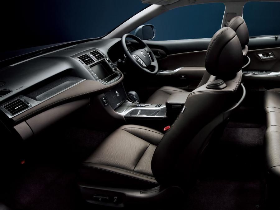 Интерьер Toyota Crown Hybrid 2010 года  (фото 1 из 5)